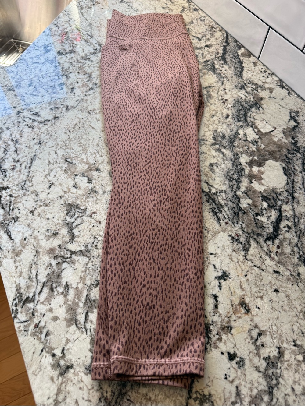 Athleta Salutation II Size large with side pockets